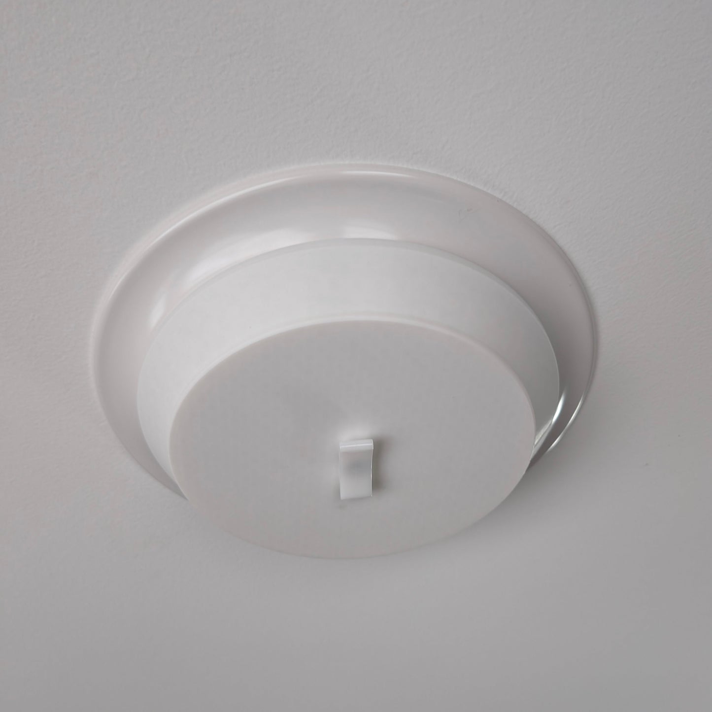 6" Round Ceiling Vent Cover with Foam Seal through hole friction mount